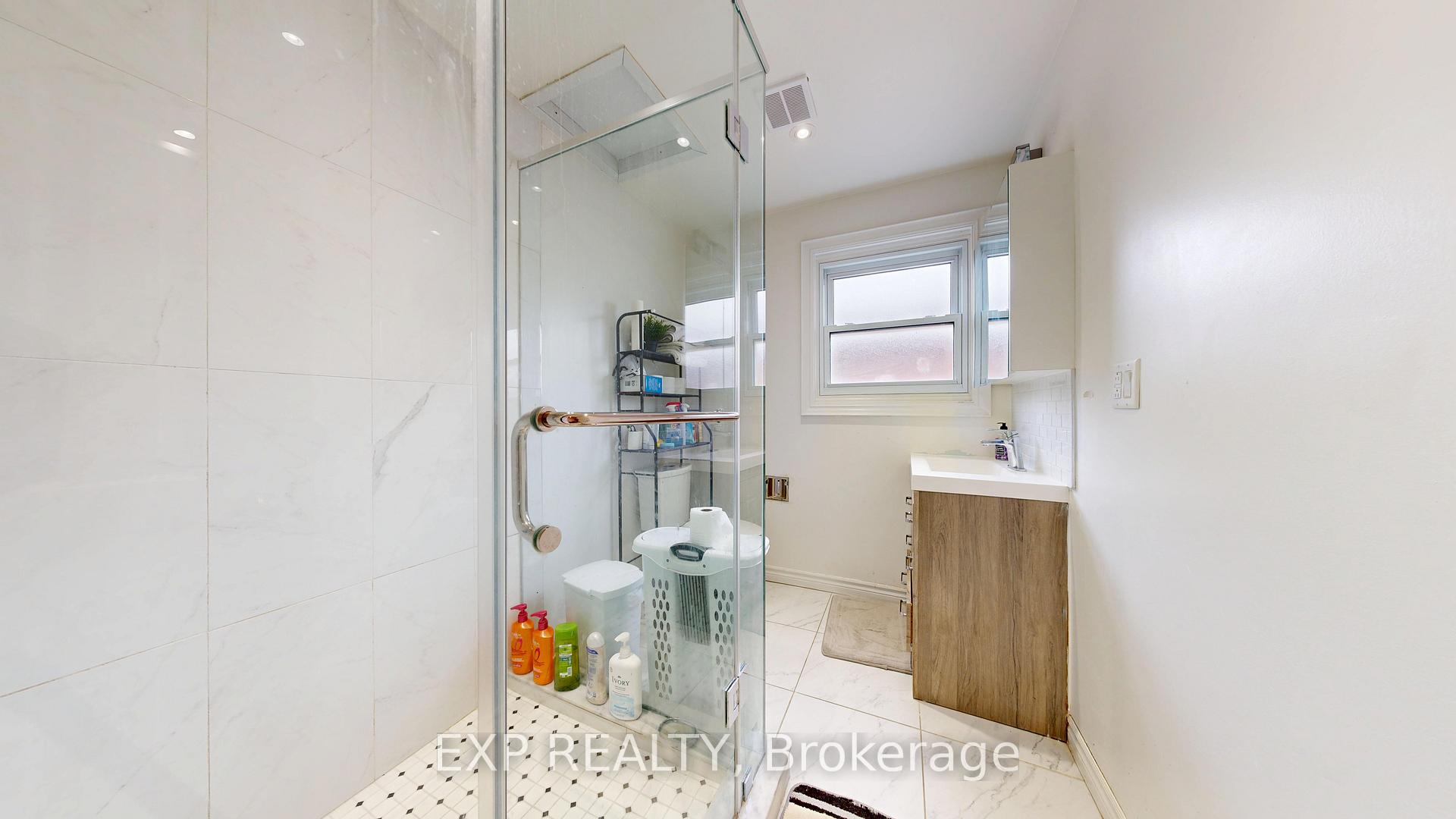 Photo 23 of 19 Riviera Drive, Vaughan, Glen Shields — HOMEH