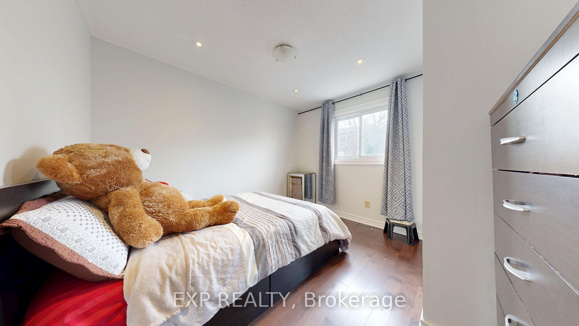 Photo 30 of 19 Riviera Drive, Vaughan, Glen Shields — HOMEH