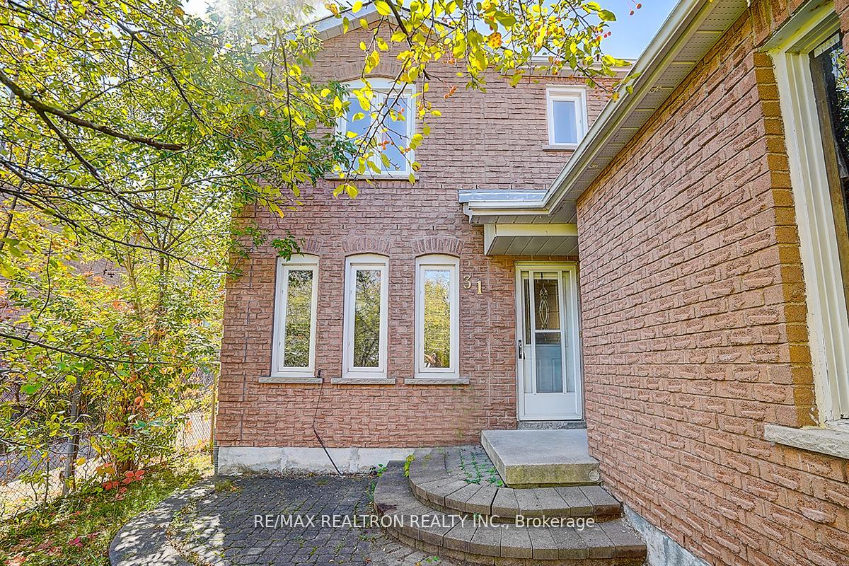 Photo 2 of 31 Blair Crescent, Barrie, Grove East — HOMEH