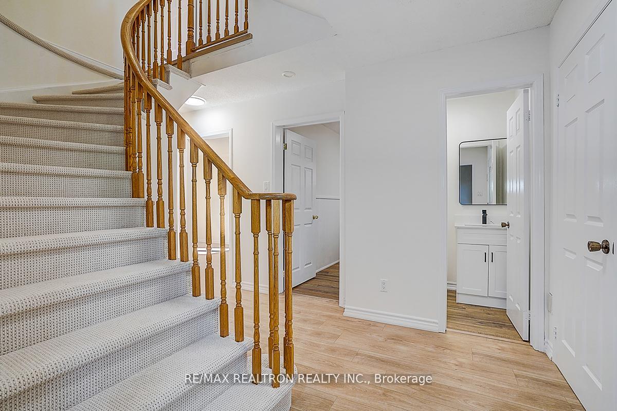 Photo 7 of 31 Blair Crescent, Barrie, Grove East — HOMEH