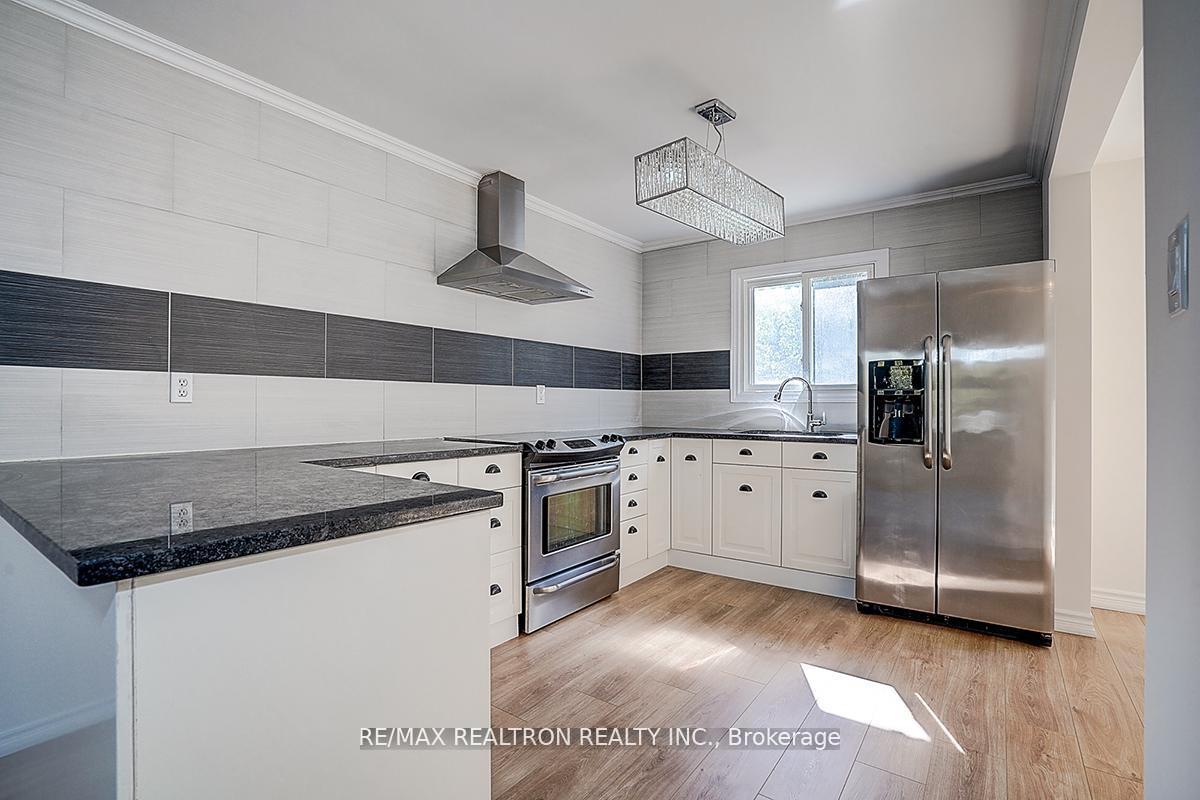 Photo 9 of 31 Blair Crescent, Barrie, Grove East — HOMEH