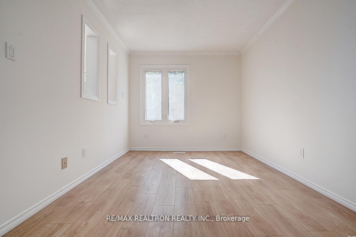 Photo 16 of 31 Blair Crescent, Barrie, Grove East — HOMEH