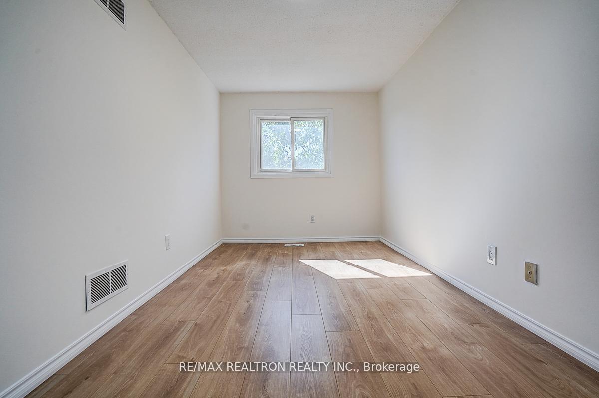 Photo 32 of 31 Blair Crescent, Barrie, Grove East — HOMEH