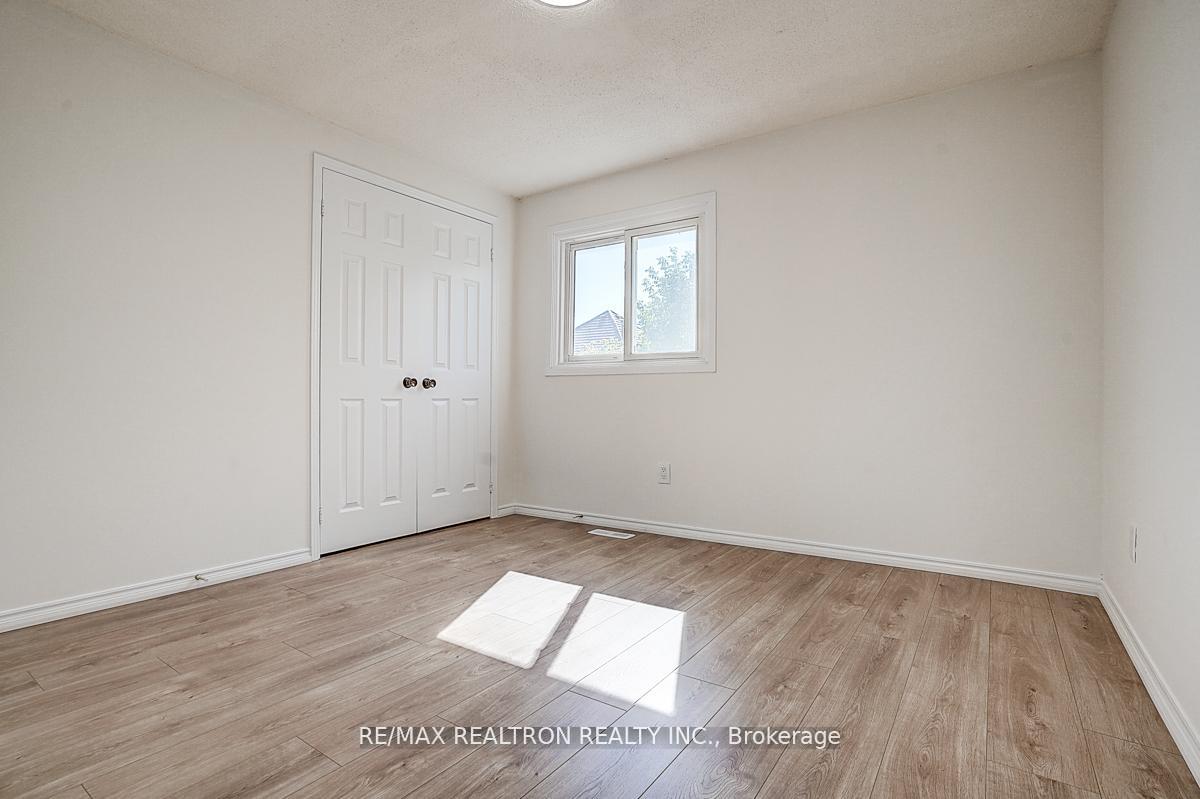 Photo 33 of 31 Blair Crescent, Barrie, Grove East — HOMEH
