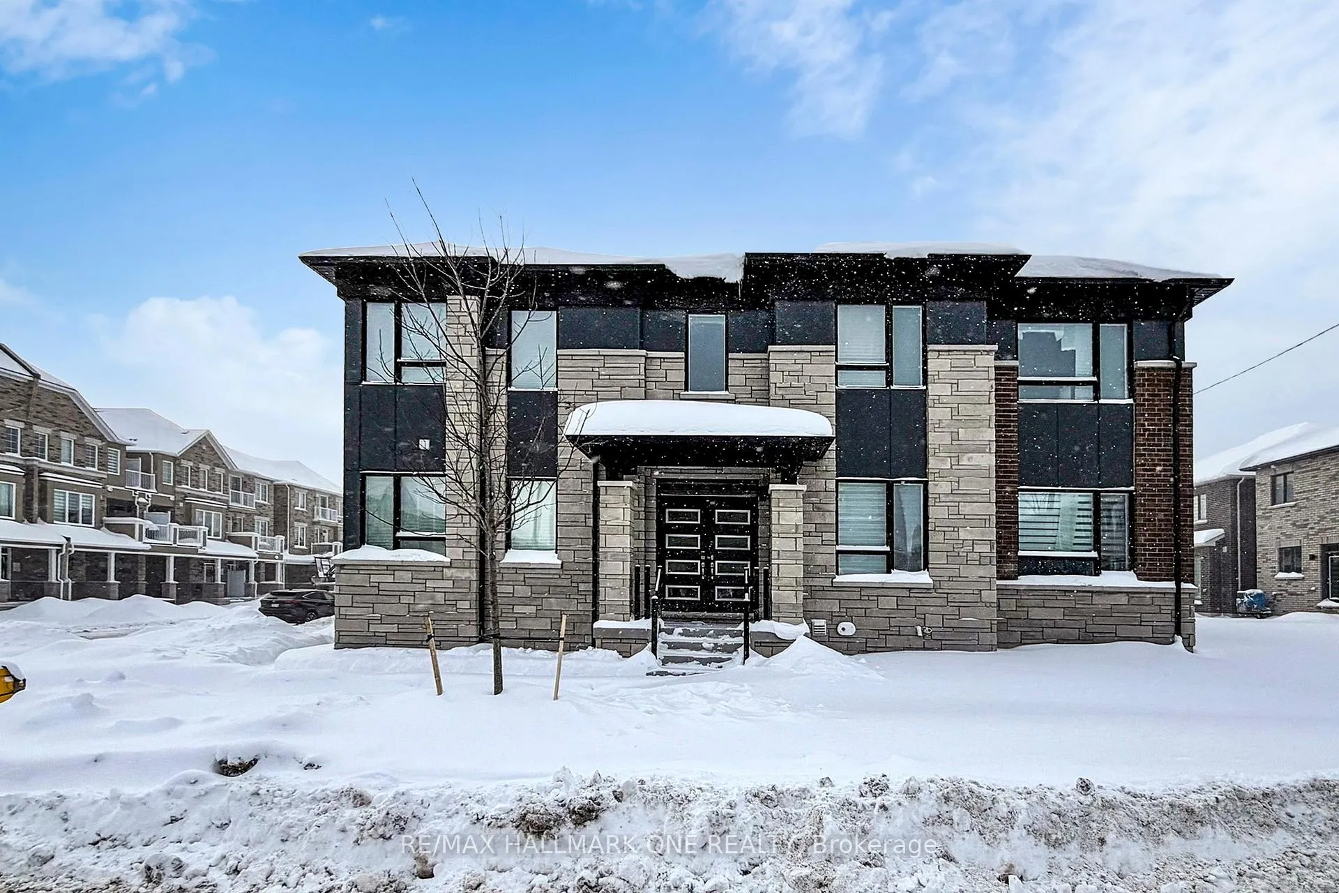 Photo 2 of 69 Ennerdale Street, Barrie, Rural Barrie Southwest — HOMEH