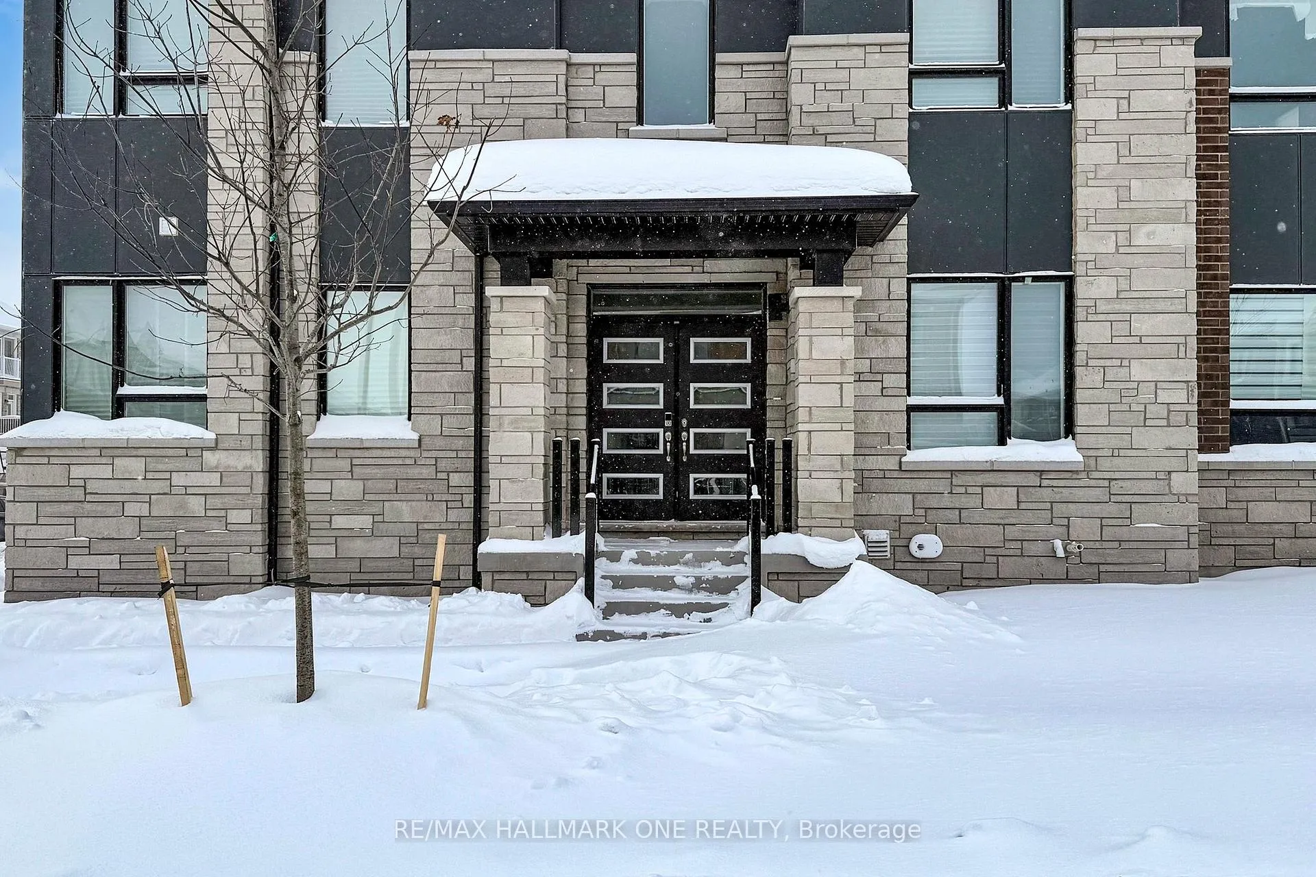 Photo 4 of 69 Ennerdale Street, Barrie, Rural Barrie Southwest — HOMEH