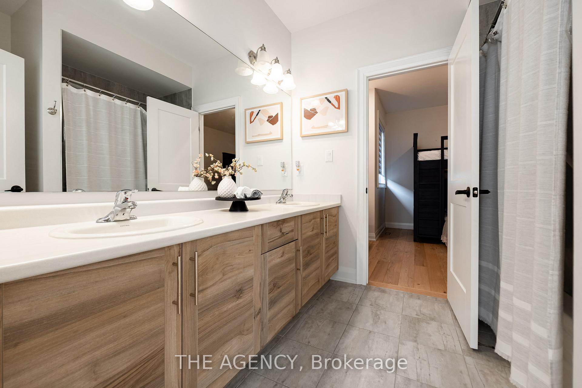 Photo 24 of 86 Bellefond Street, Vaughan, Kleinburg — HOMEH