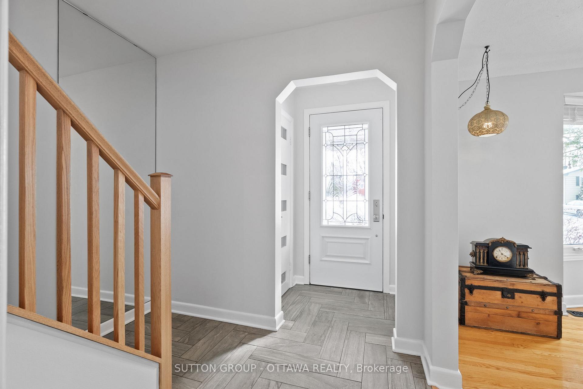 Photo 3 of 515 Bathurst Avenue, Ottawa, Riverview Park — HOMEH