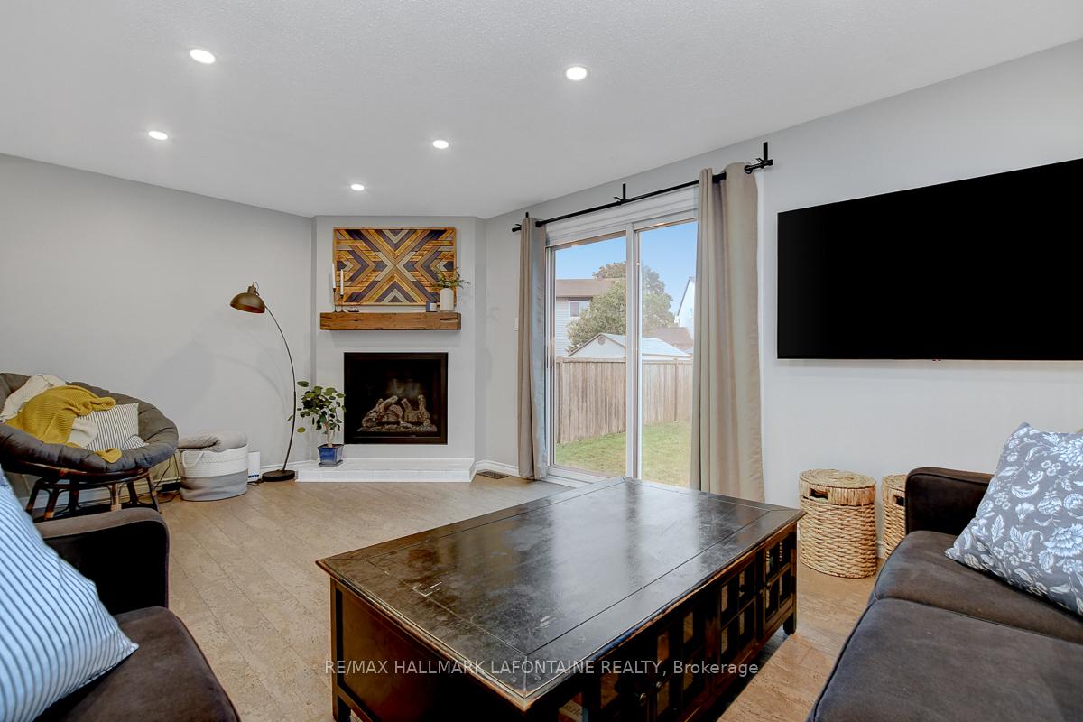 Photo 3 of 18 Vanessa Terrace, Ottawa, Barrhaven - Pheasant Run — HOMEH