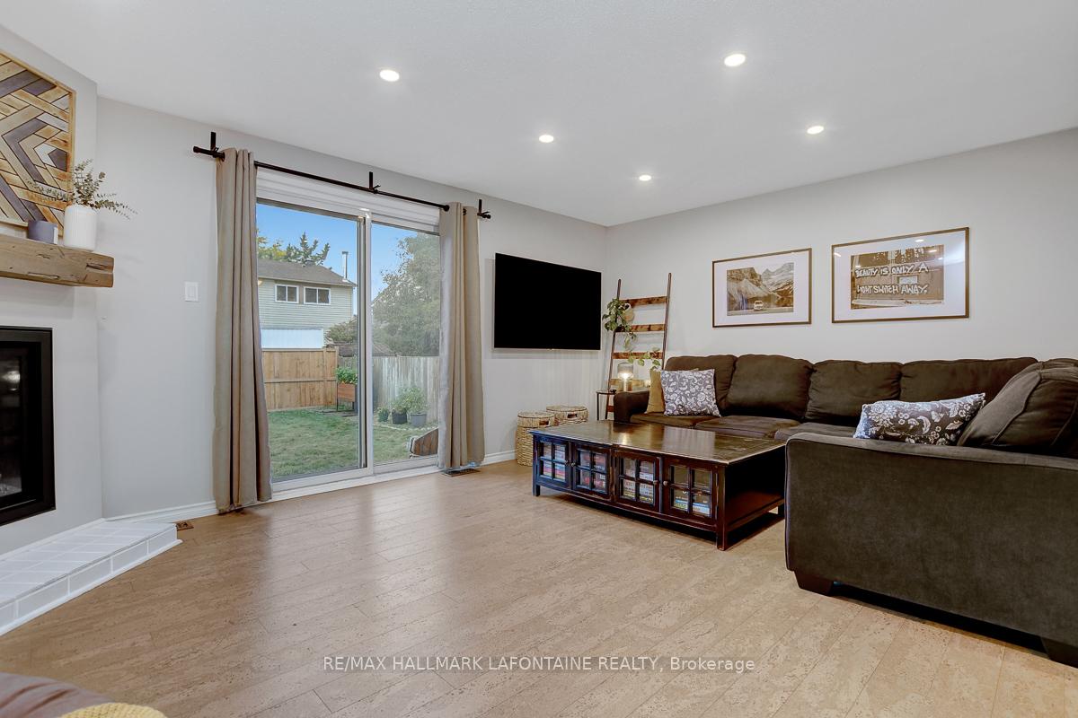 Photo 5 of 18 Vanessa Terrace, Ottawa, Barrhaven - Pheasant Run — HOMEH