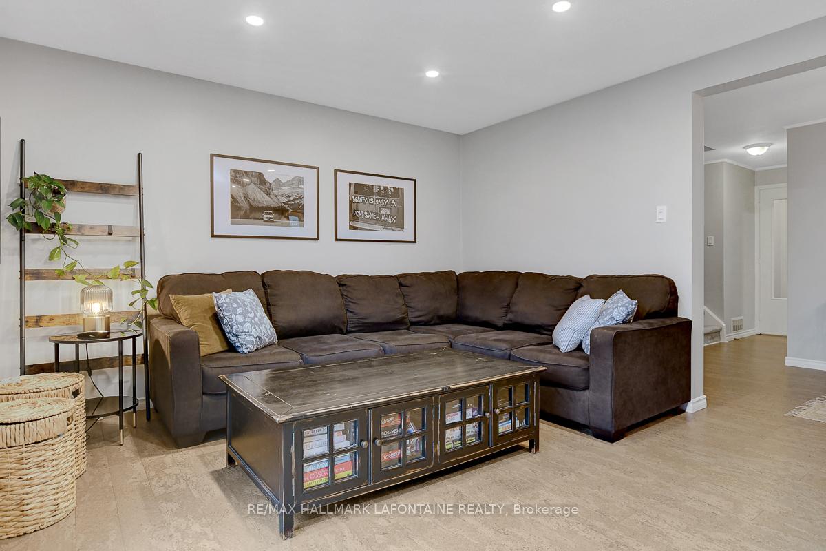 Photo 4 of 18 Vanessa Terrace, Ottawa, Barrhaven - Pheasant Run — HOMEH