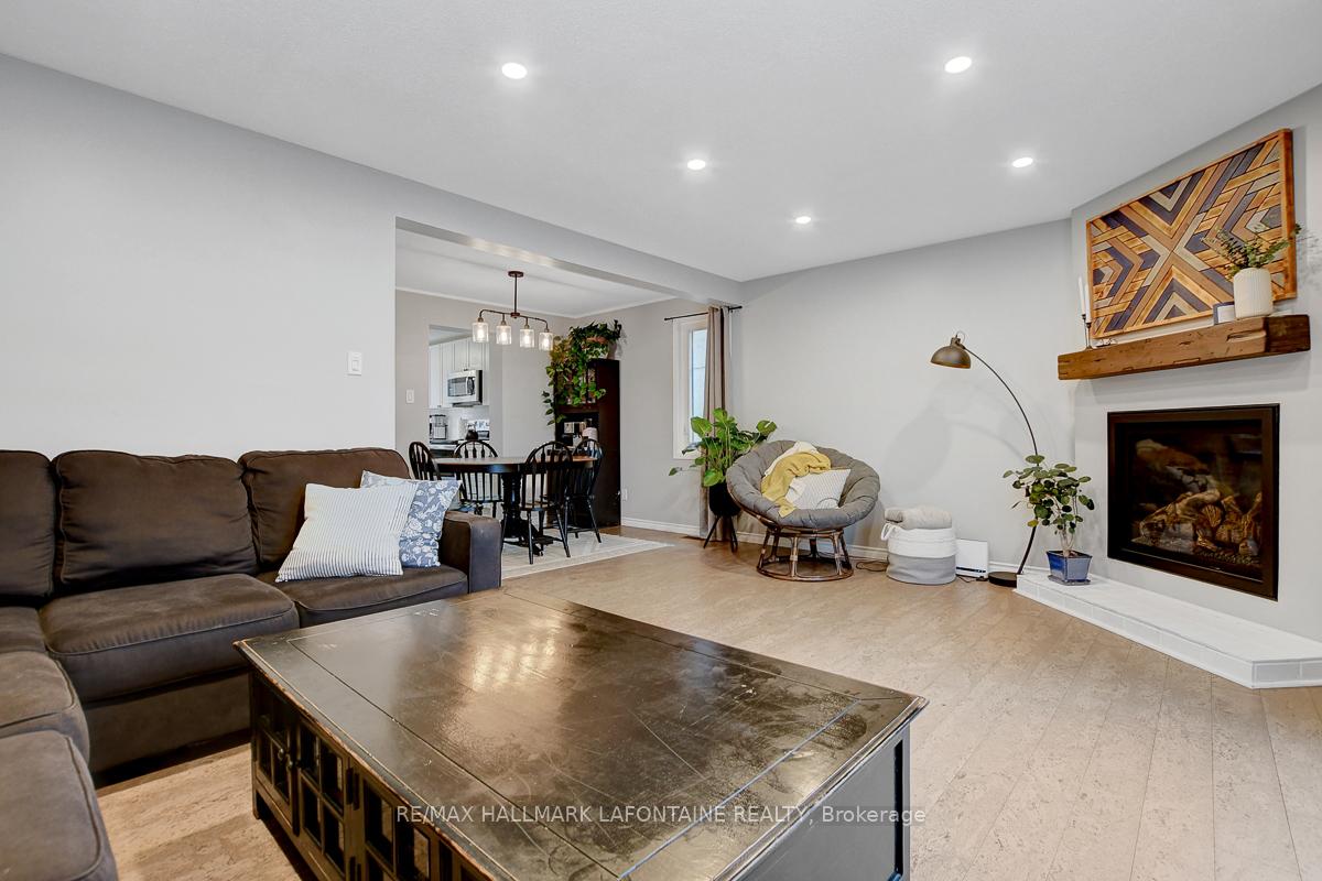Photo 6 of 18 Vanessa Terrace, Ottawa, Barrhaven - Pheasant Run — HOMEH