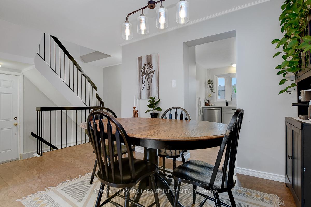 Photo 15 of 18 Vanessa Terrace, Ottawa, Barrhaven - Pheasant Run — HOMEH