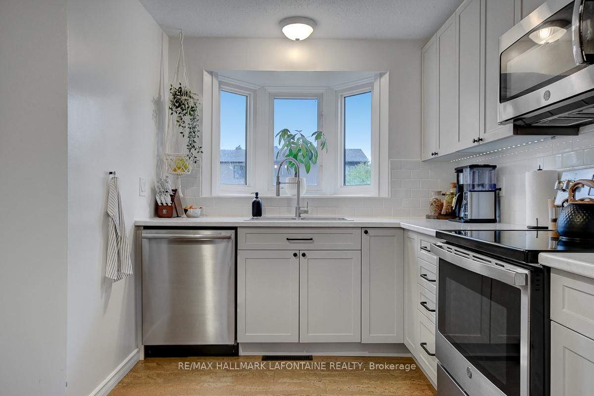 Photo 9 of 18 Vanessa Terrace, Ottawa, Barrhaven - Pheasant Run — HOMEH