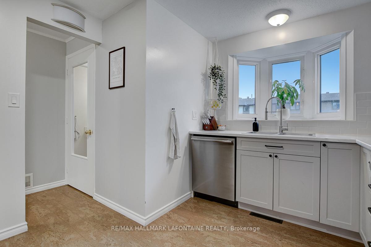 Photo 10 of 18 Vanessa Terrace, Ottawa, Barrhaven - Pheasant Run — HOMEH