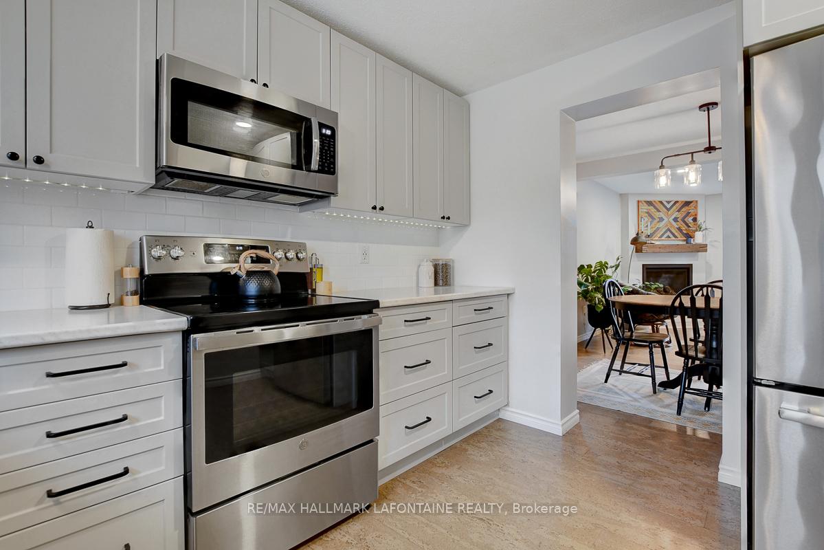 Photo 12 of 18 Vanessa Terrace, Ottawa, Barrhaven - Pheasant Run — HOMEH