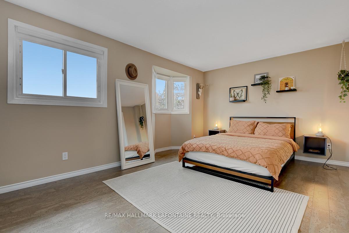 Photo 16 of 18 Vanessa Terrace, Ottawa, Barrhaven - Pheasant Run — HOMEH