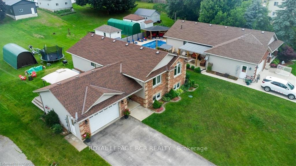 Photo 3 of 107 Macdonald Crescent, West Grey — HOMEH