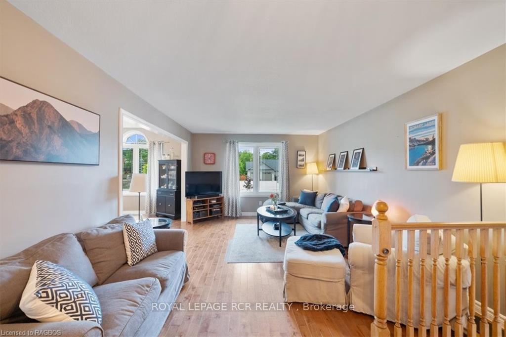 Photo 6 of 107 Macdonald Crescent, West Grey — HOMEH