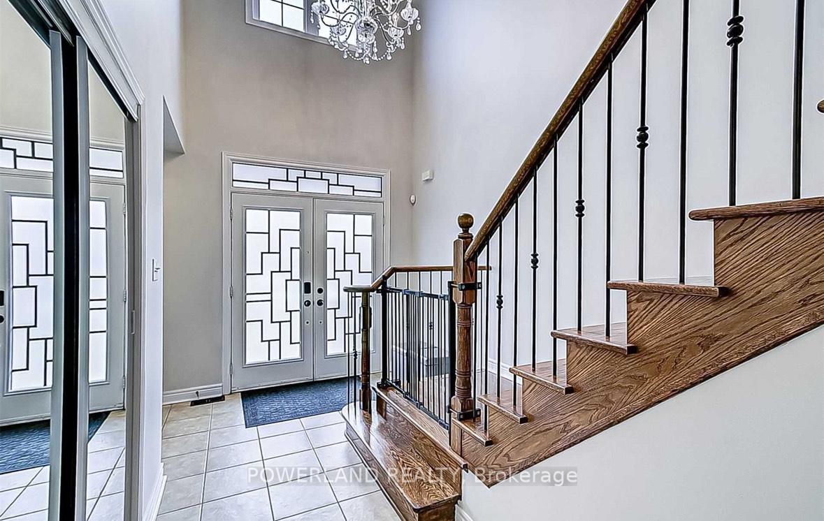 Photo 2 of 112 Redmond Drive, Vaughan, Patterson — HOMEH