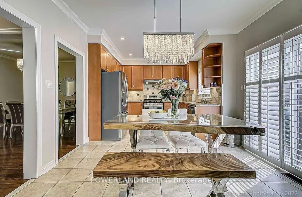 Photo 3 of 112 Redmond Drive, Vaughan, Patterson — HOMEH