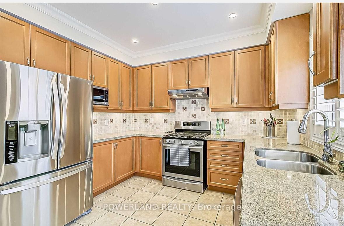 Photo 4 of 112 Redmond Drive, Vaughan, Patterson — HOMEH