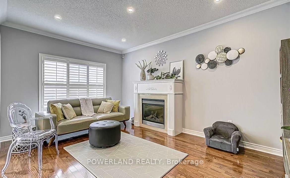 Photo 6 of 112 Redmond Drive, Vaughan, Patterson — HOMEH