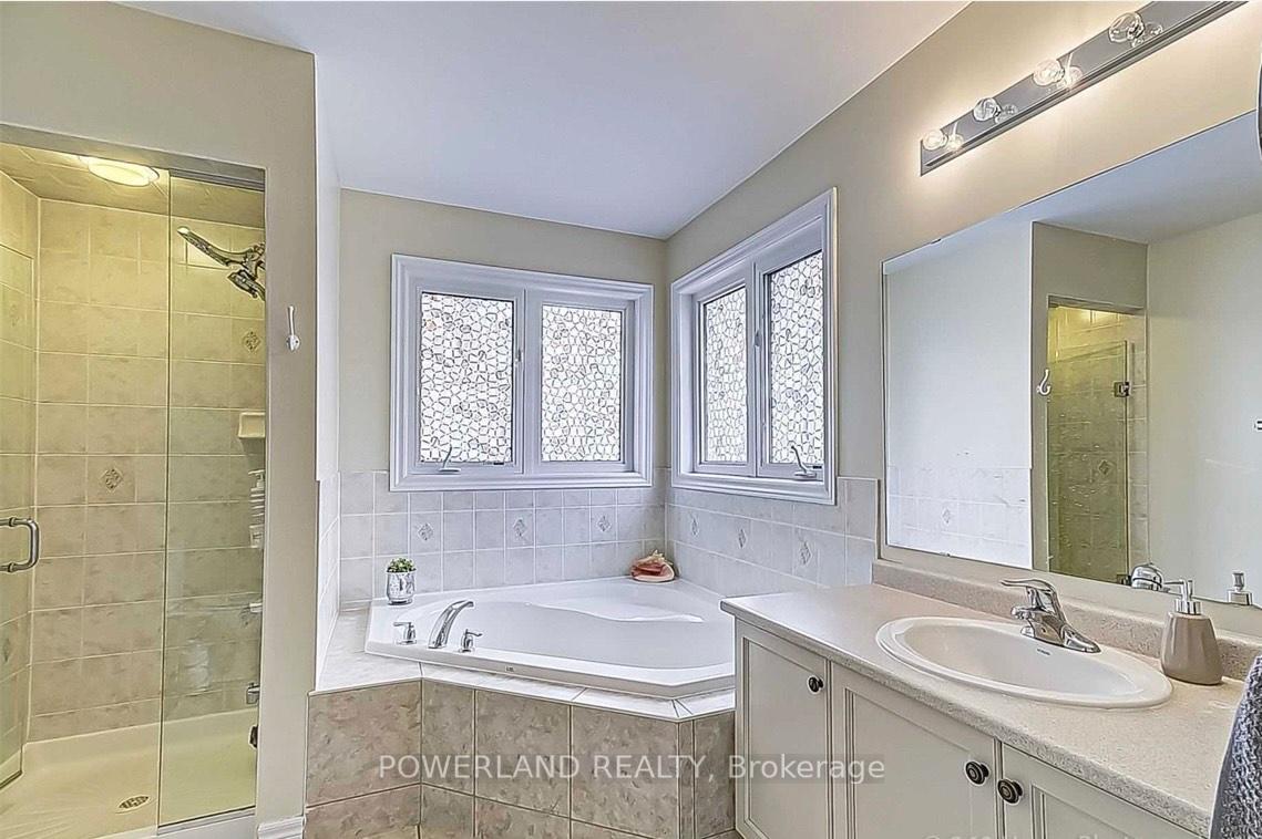 Photo 13 of 112 Redmond Drive, Vaughan, Patterson — HOMEH