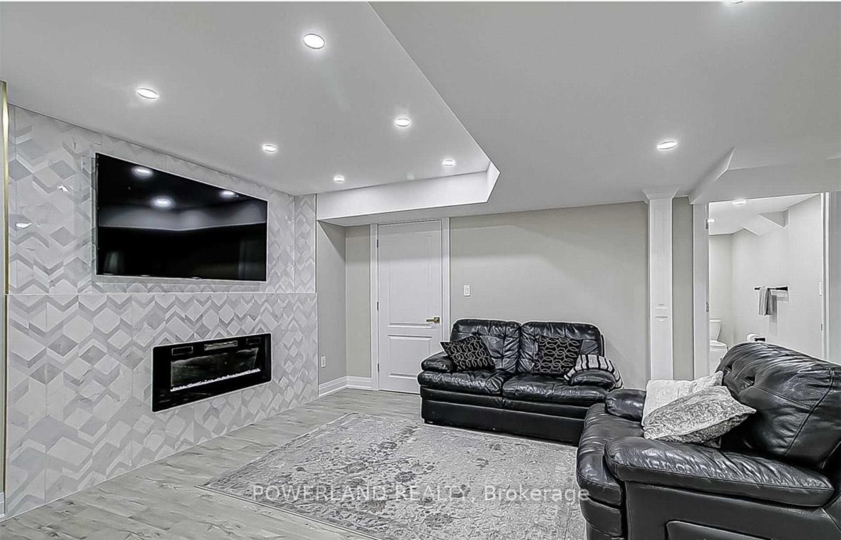 Photo 14 of 112 Redmond Drive, Vaughan, Patterson — HOMEH