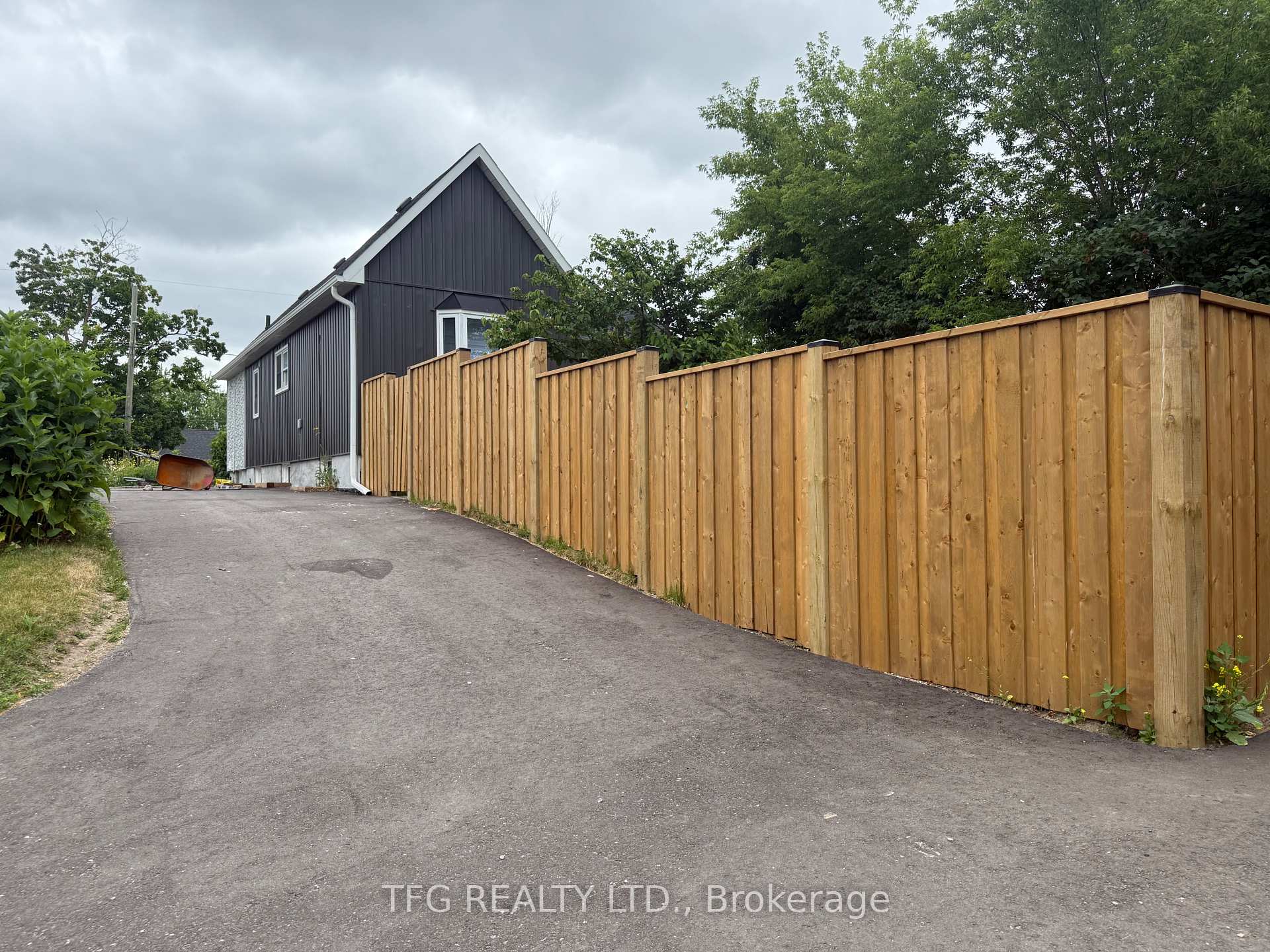 Photo 2 of Unit bsmt, 600 Athol Street, Whitby, Downtown Whitby — HOMEH