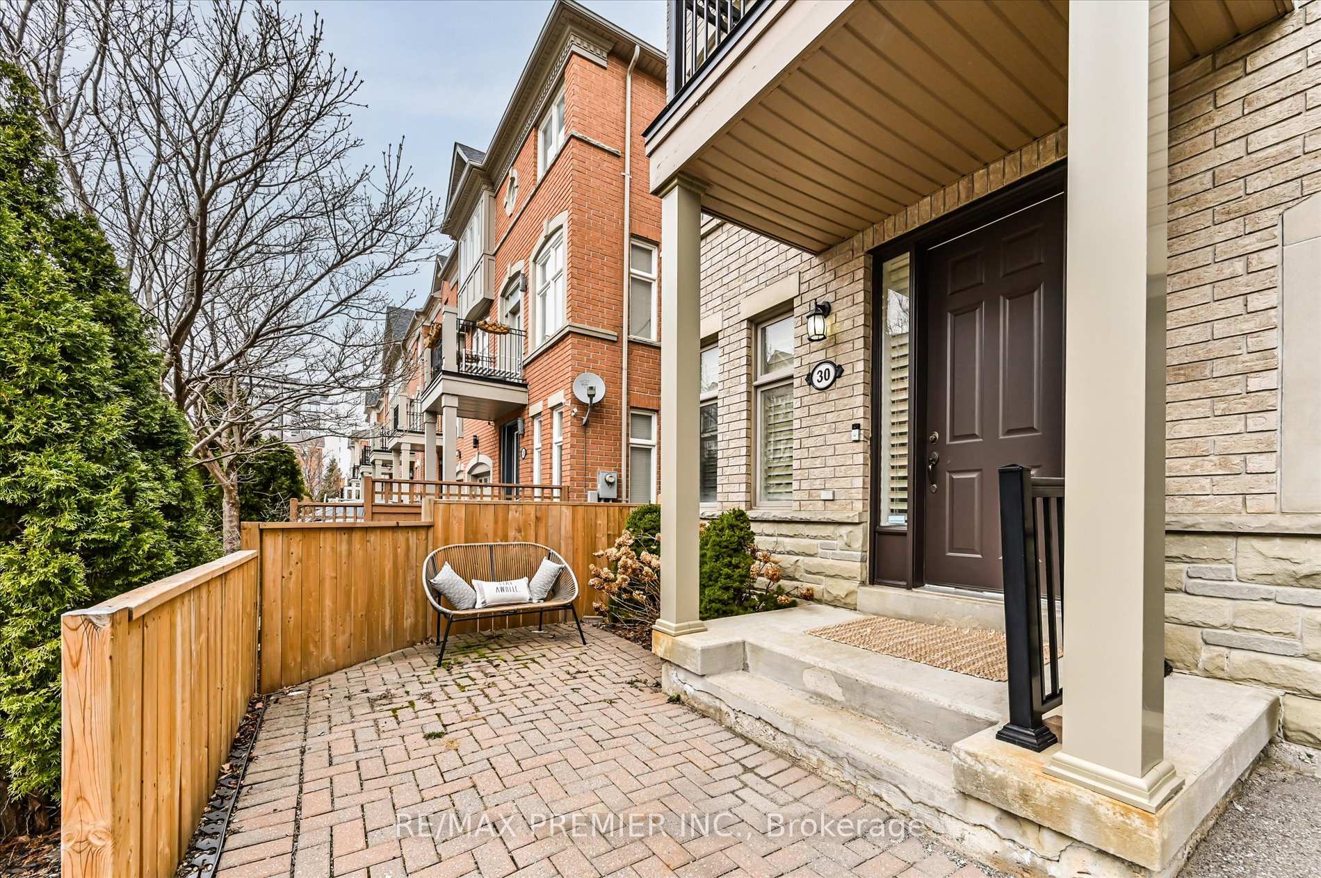 Photo 3 of 30 Helen Street, Vaughan, East Woodbridge — HOMEH