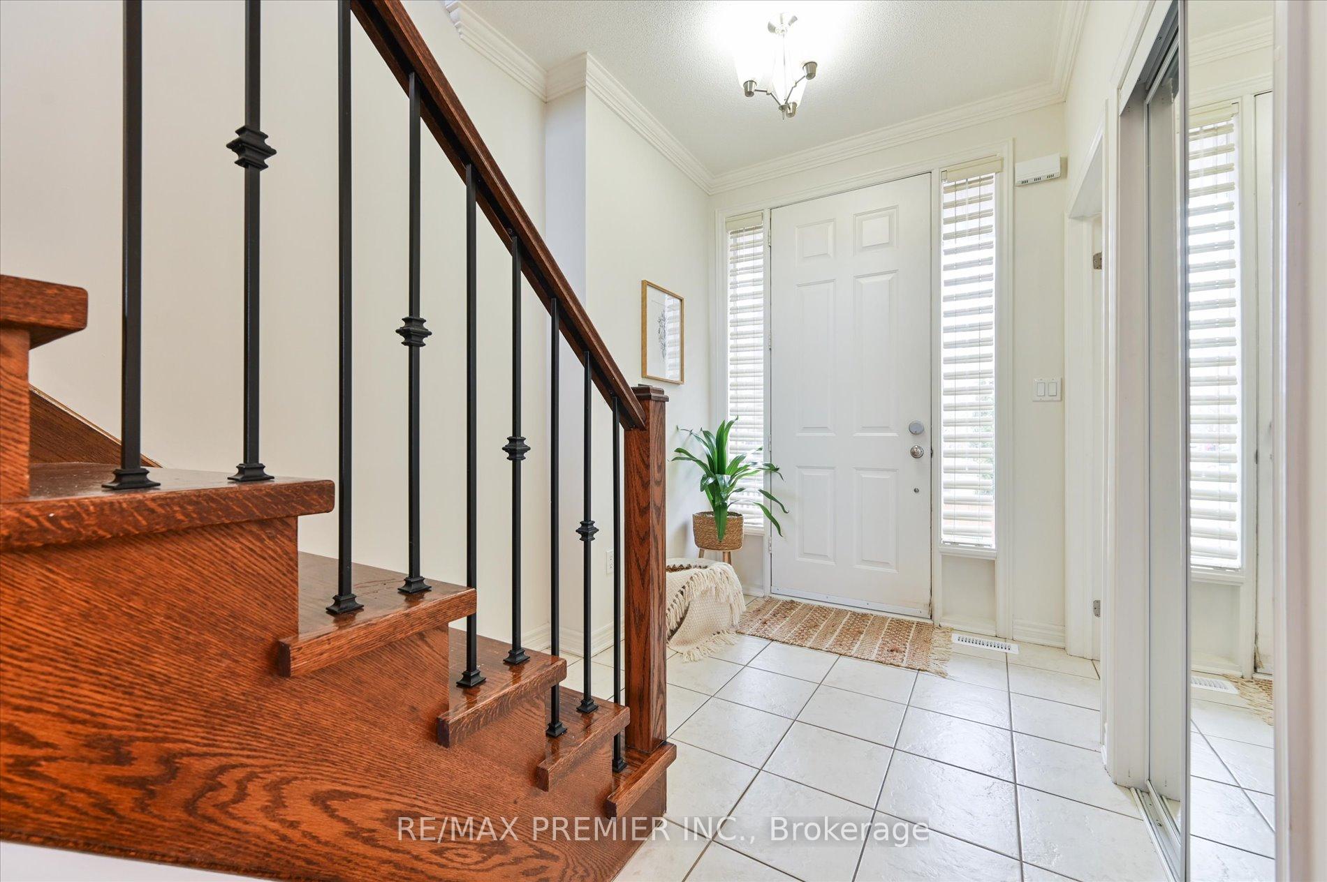 Photo 4 of 30 Helen Street, Vaughan, East Woodbridge — HOMEH