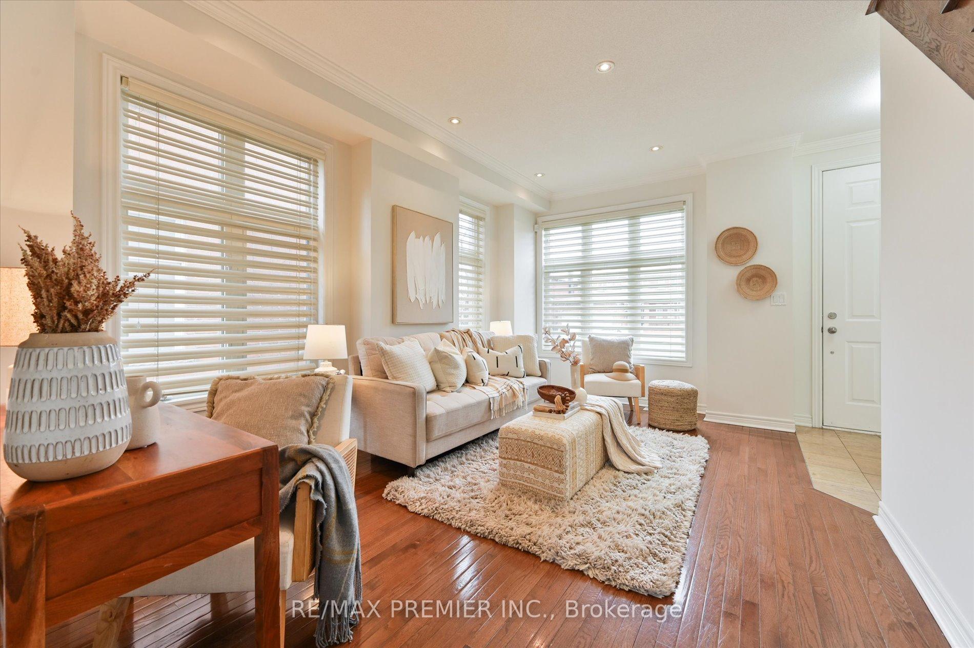 Photo 5 of 30 Helen Street, Vaughan, East Woodbridge — HOMEH