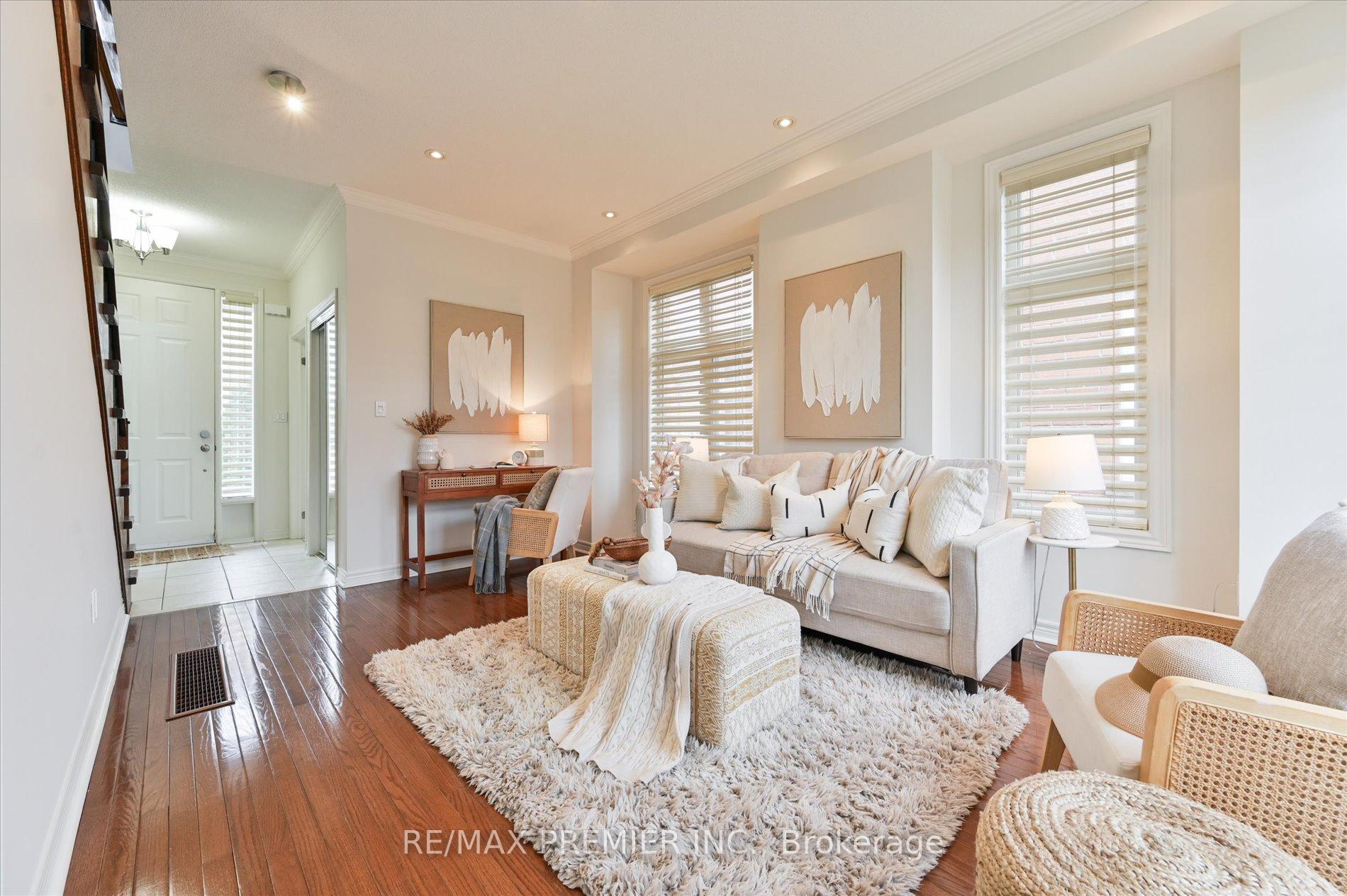 Photo 7 of 30 Helen Street, Vaughan, East Woodbridge — HOMEH