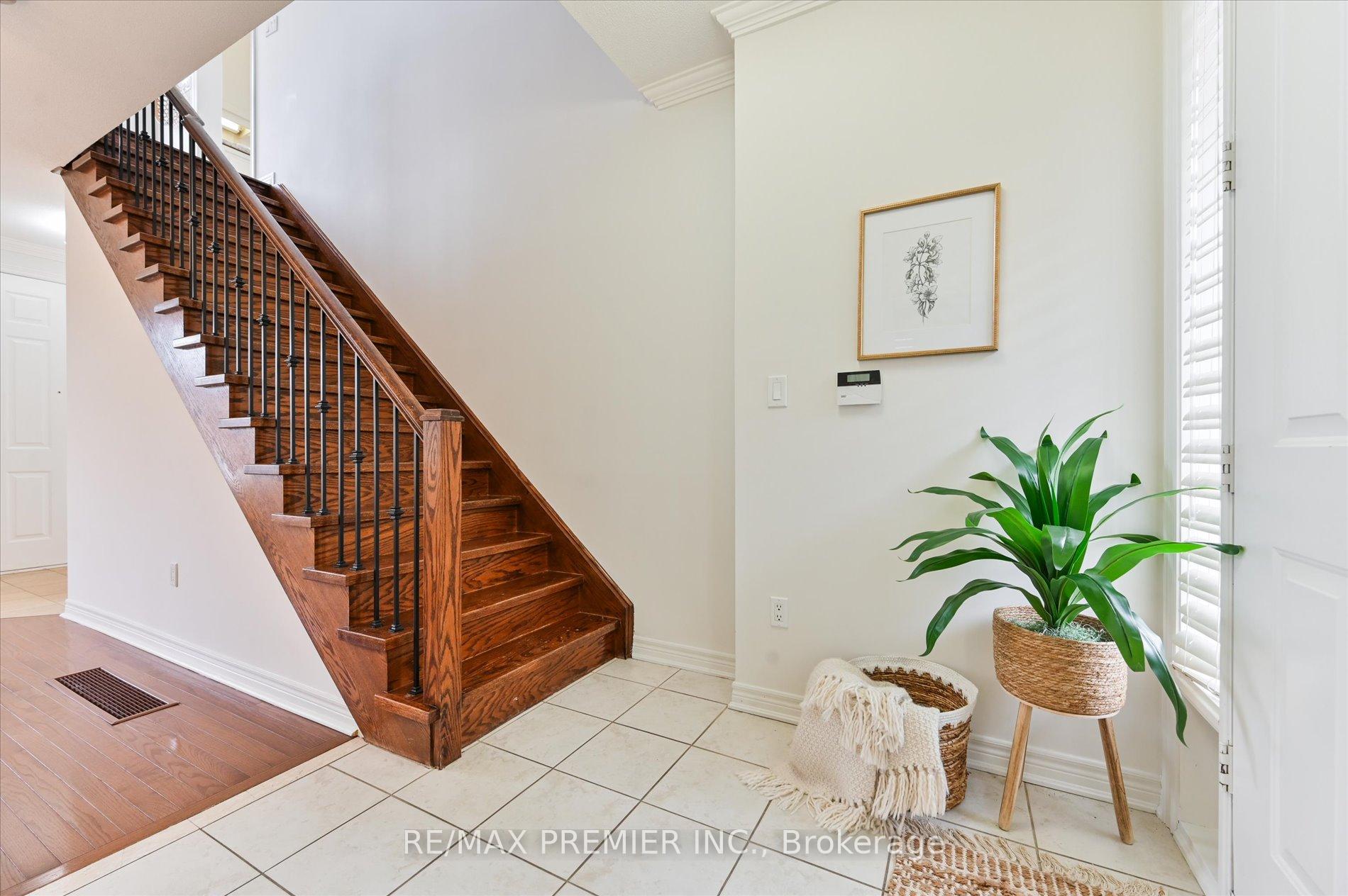Photo 9 of 30 Helen Street, Vaughan, East Woodbridge — HOMEH