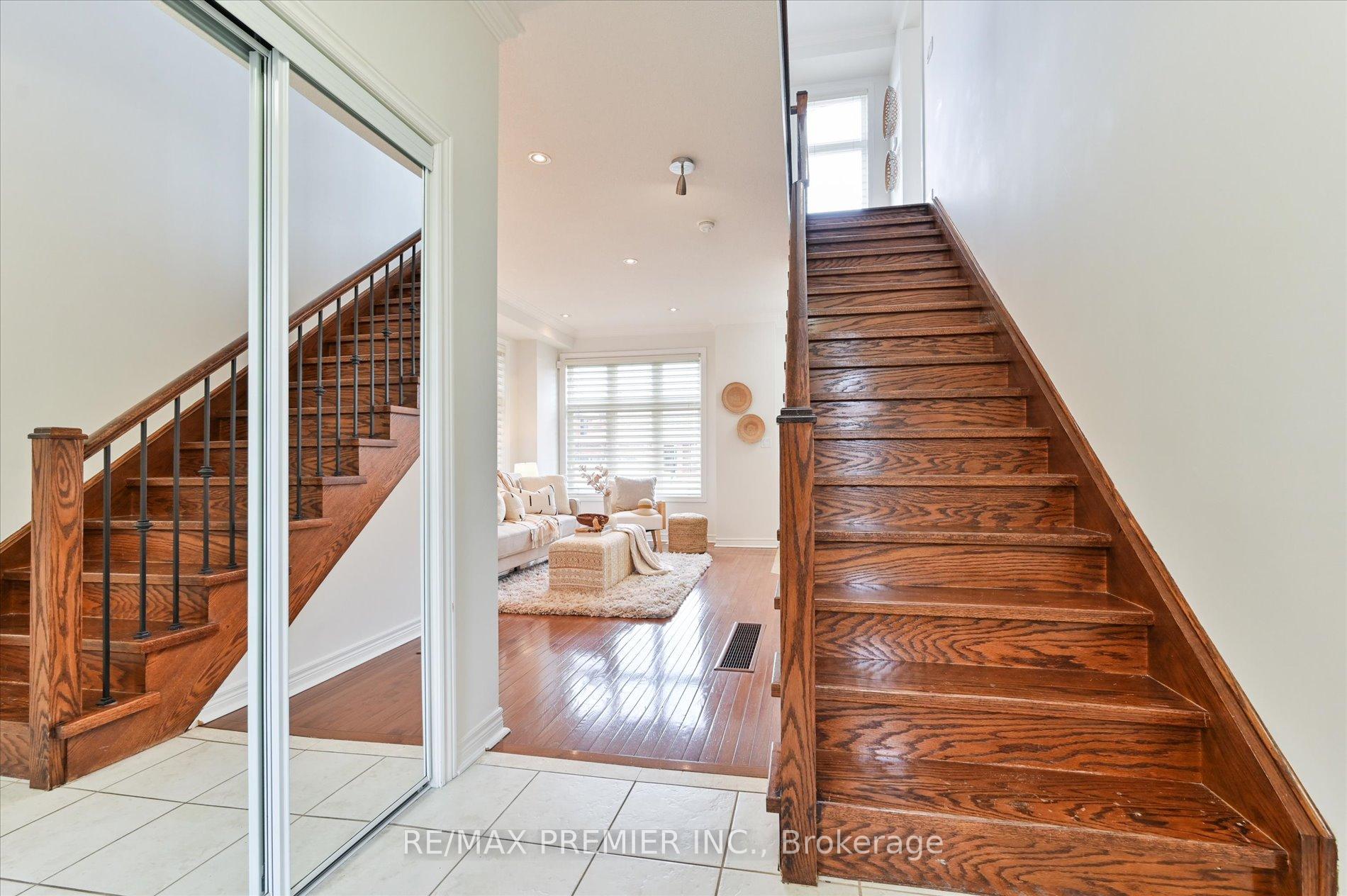Photo 10 of 30 Helen Street, Vaughan, East Woodbridge — HOMEH