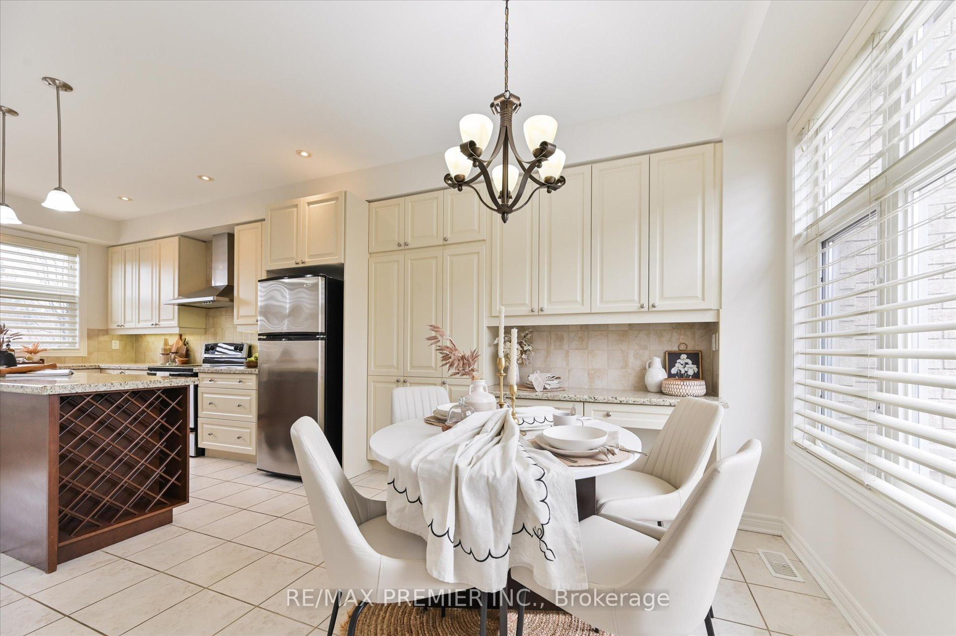 Photo 15 of 30 Helen Street, Vaughan, East Woodbridge — HOMEH