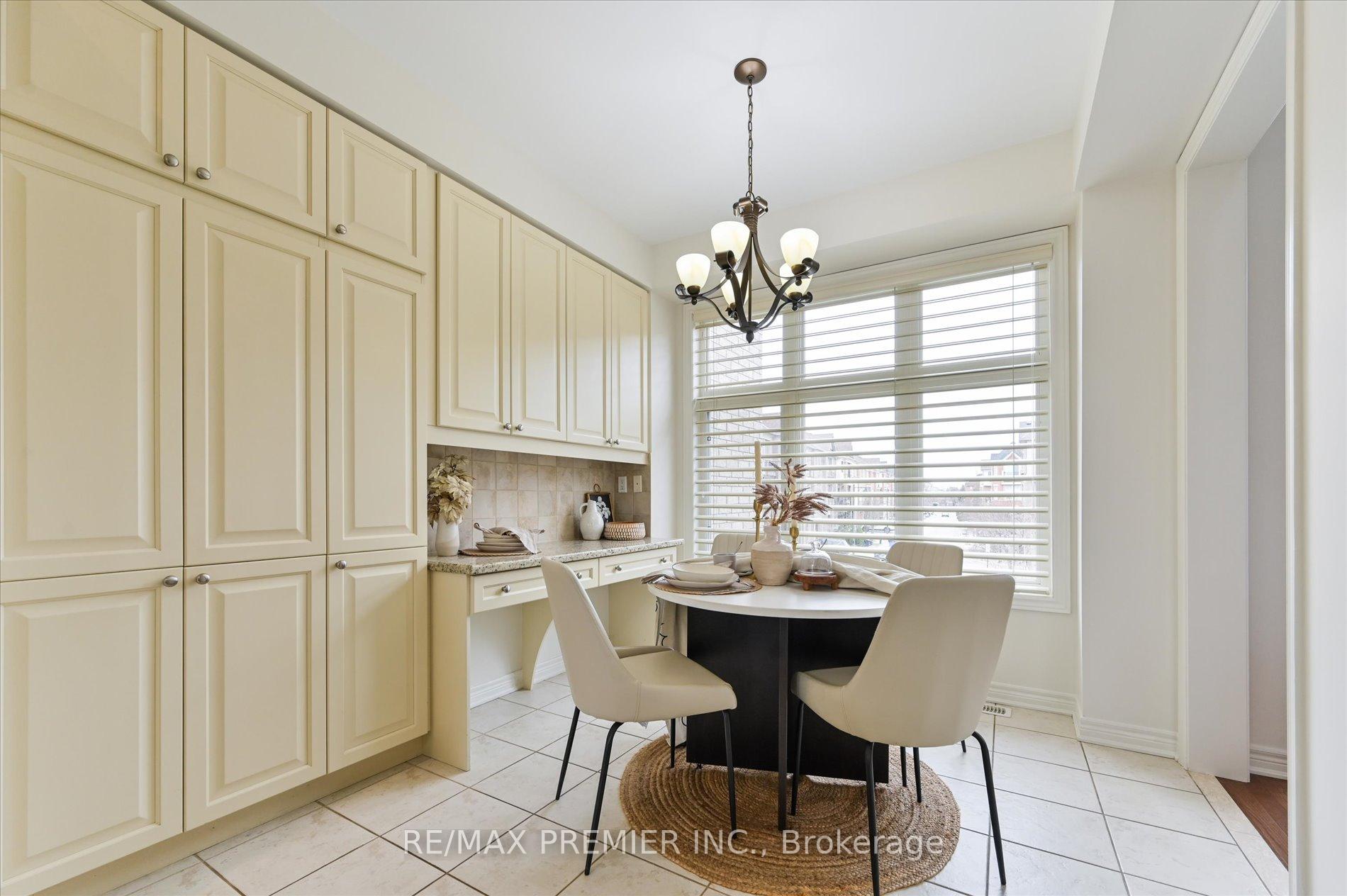 Photo 16 of 30 Helen Street, Vaughan, East Woodbridge — HOMEH