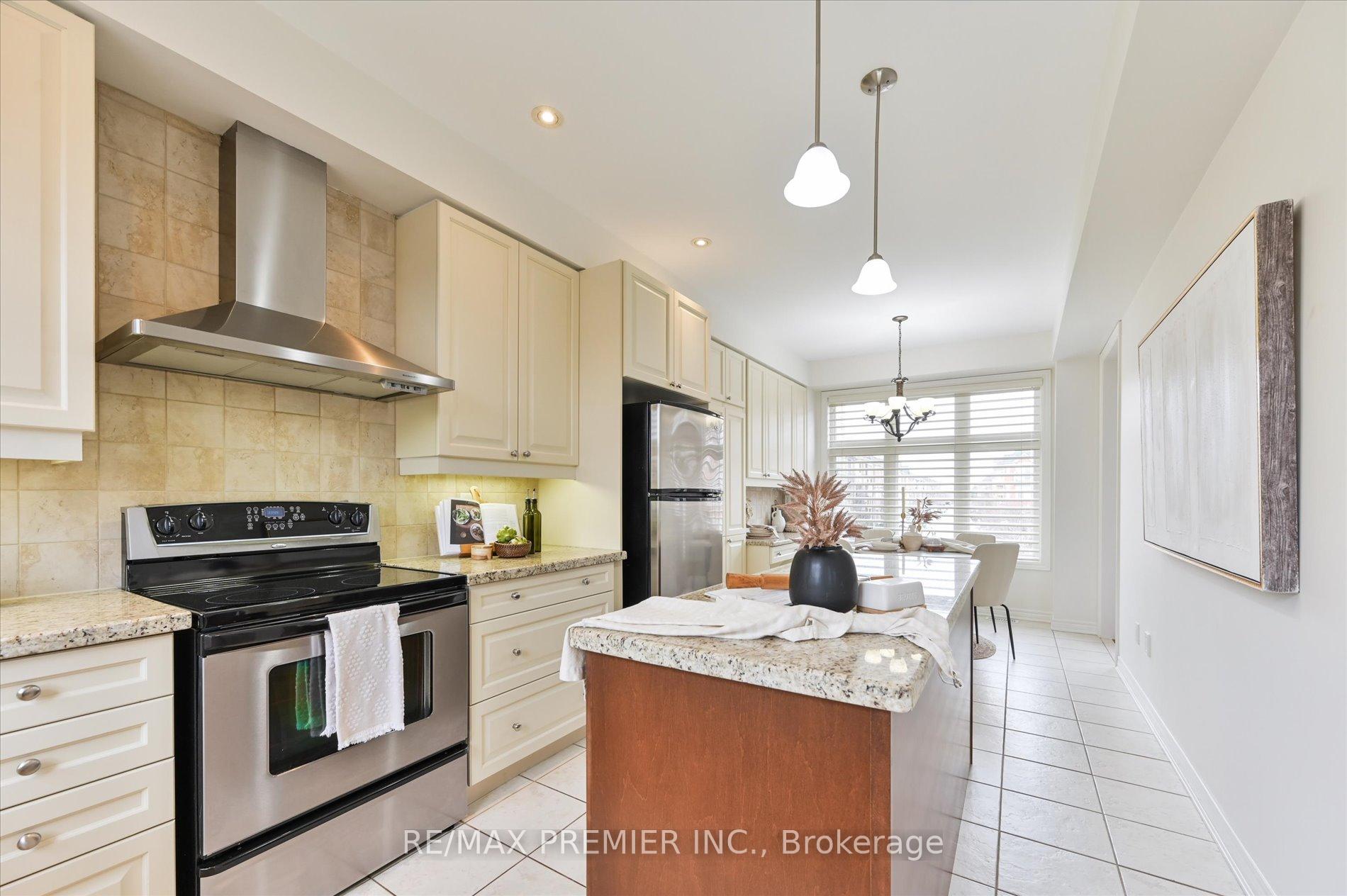 Photo 17 of 30 Helen Street, Vaughan, East Woodbridge — HOMEH