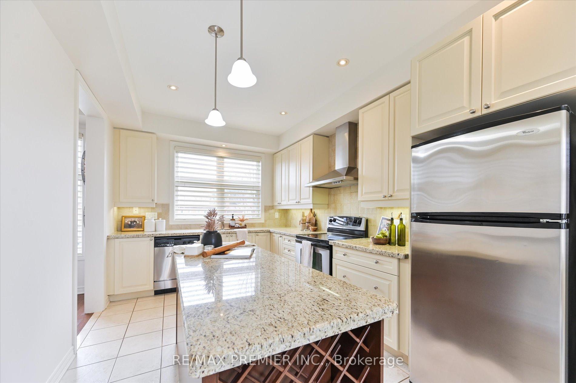 Photo 18 of 30 Helen Street, Vaughan, East Woodbridge — HOMEH
