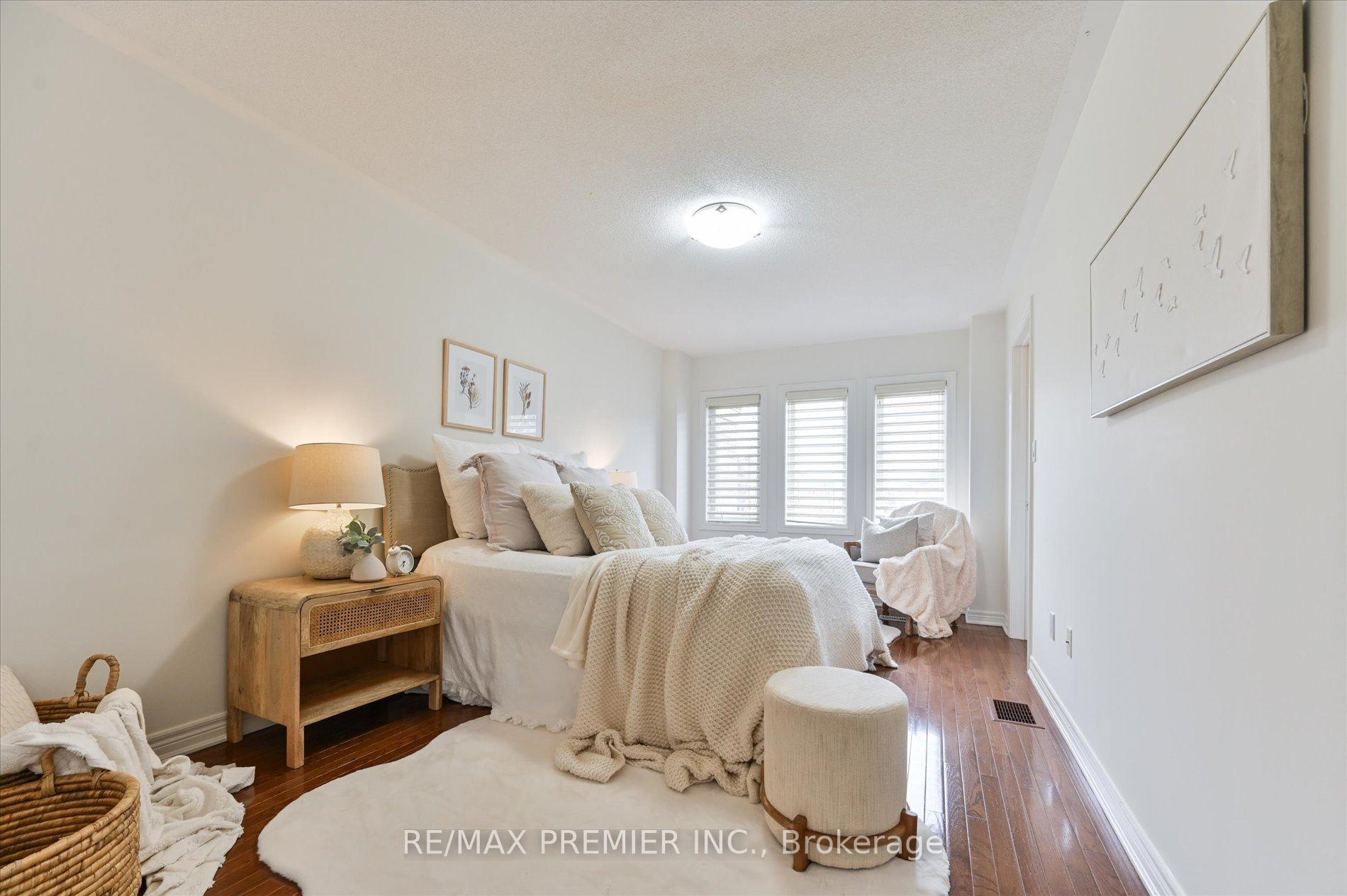 Photo 24 of 30 Helen Street, Vaughan, East Woodbridge — HOMEH