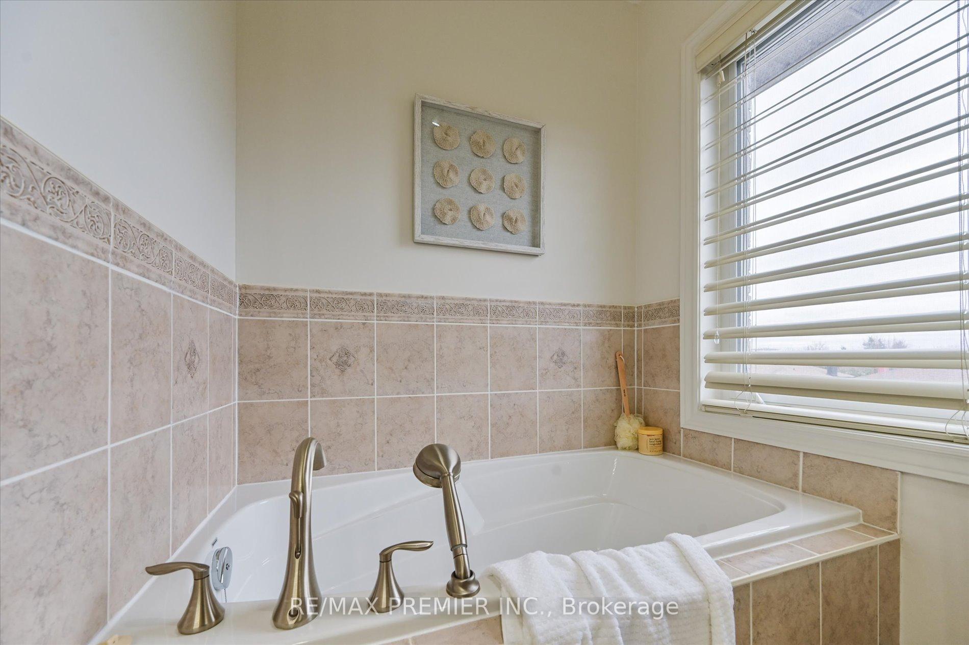 Photo 28 of 30 Helen Street, Vaughan, East Woodbridge — HOMEH