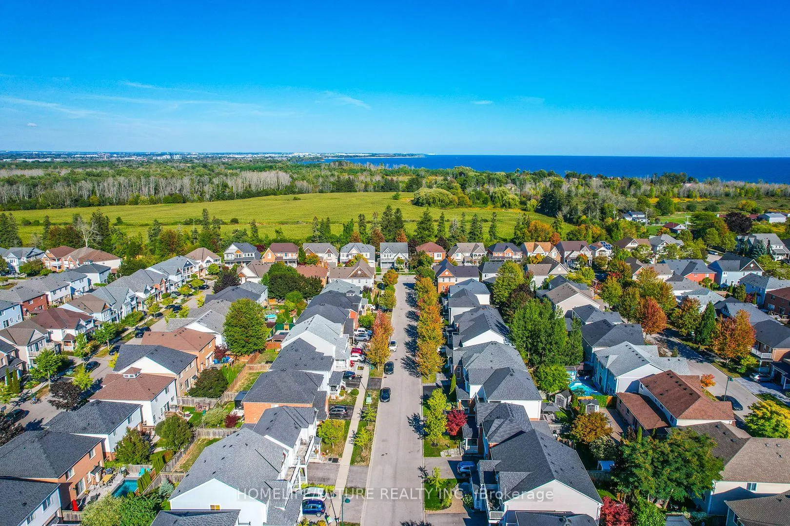 Photo 7 of 27 Oleary Drive, Ajax, South East — HOMEH