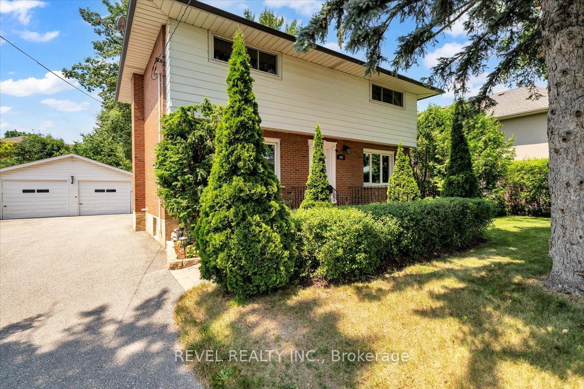 Photo 2 of 204 Hazelwood Drive, Whitby, Blue Grass Meadows — HOMEH