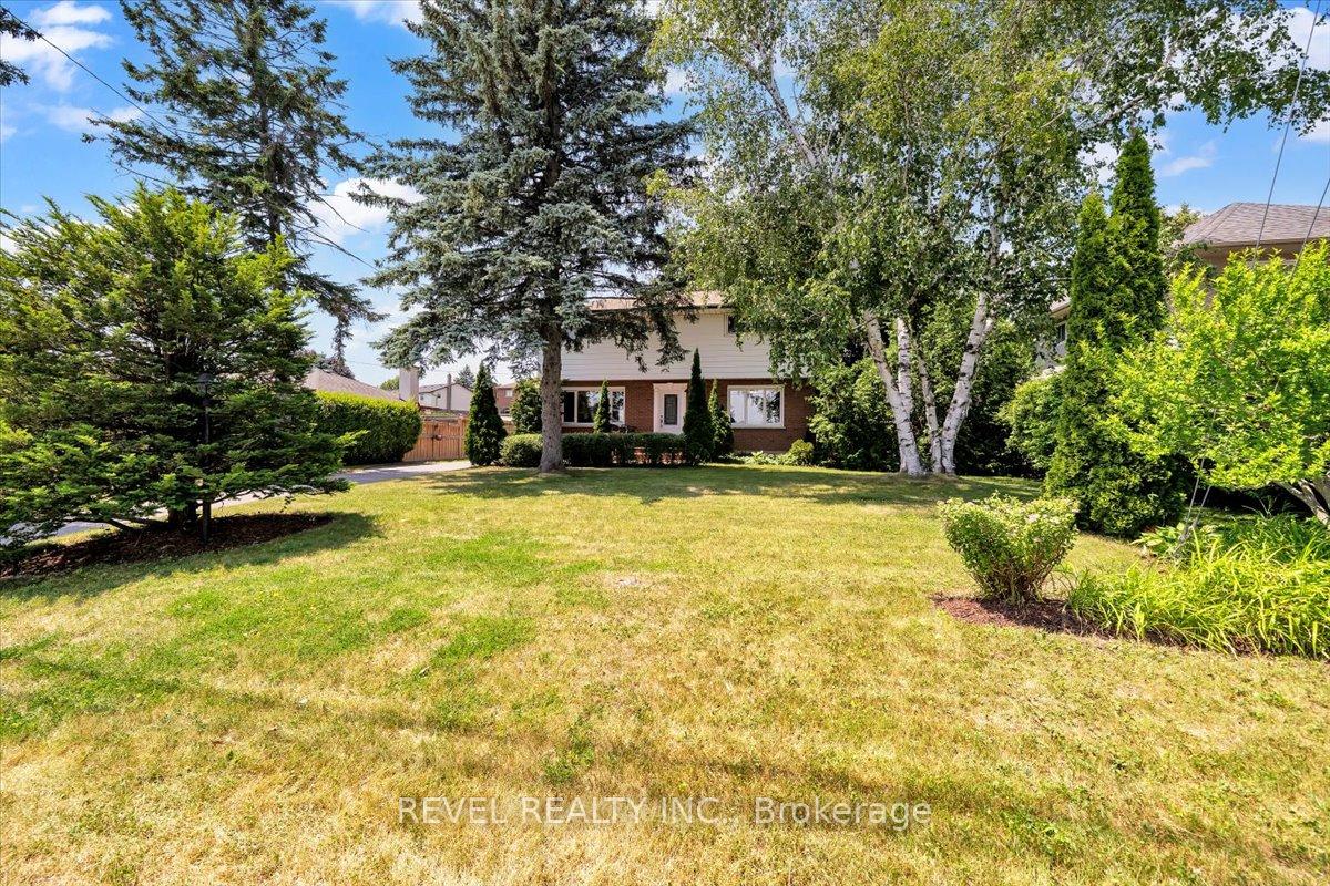 Photo 3 of 204 Hazelwood Drive, Whitby, Blue Grass Meadows — HOMEH
