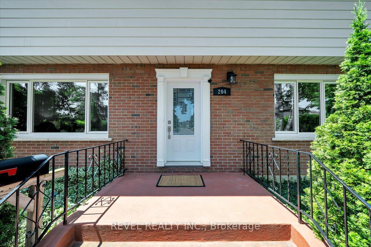 Photo 5 of 204 Hazelwood Drive, Whitby, Blue Grass Meadows — HOMEH