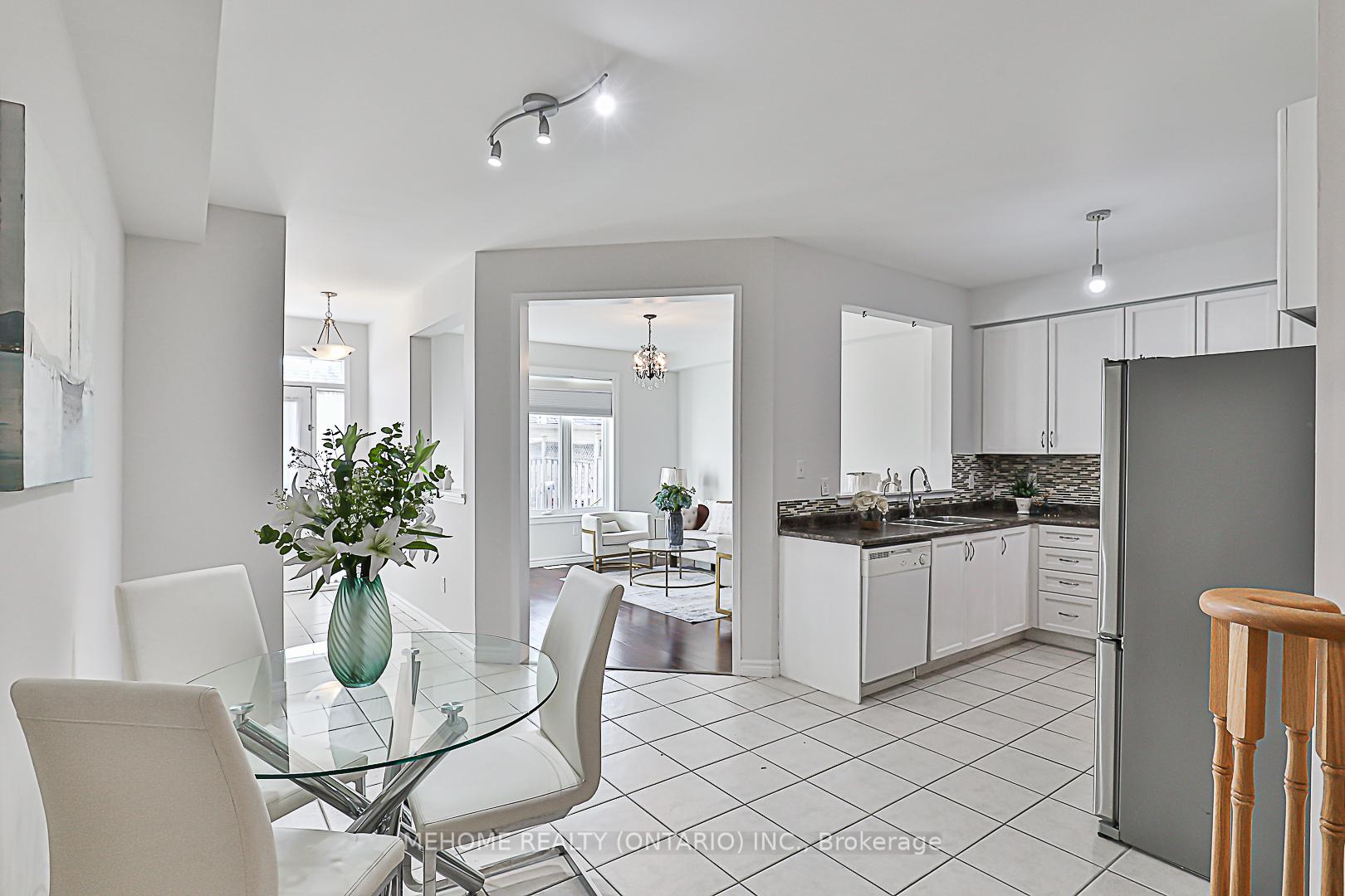 Photo 12 of 48 Pike Lane, Markham, Cornell — HOMEH