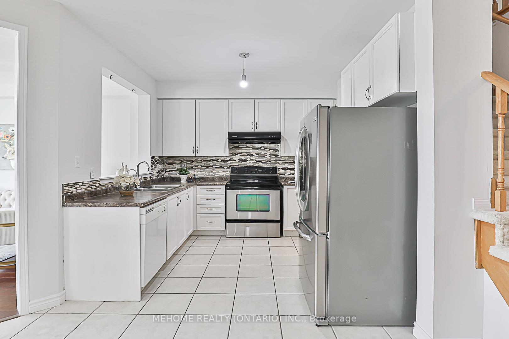 Photo 14 of 48 Pike Lane, Markham, Cornell — HOMEH