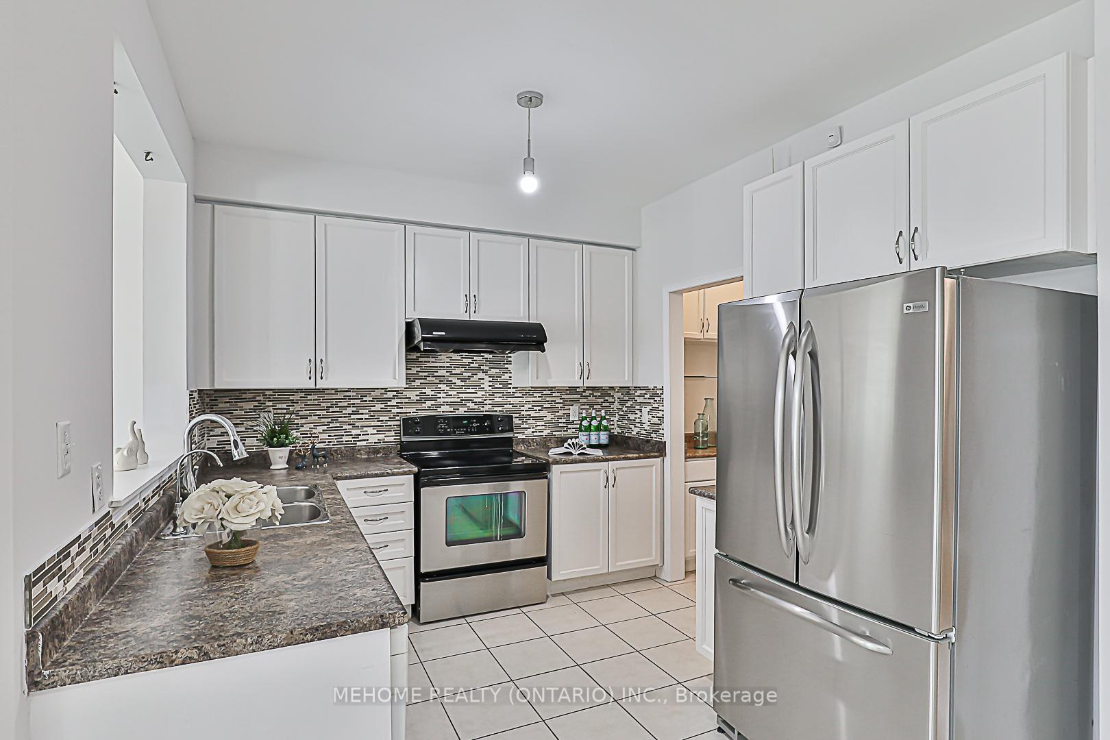 Photo 15 of 48 Pike Lane, Markham, Cornell — HOMEH