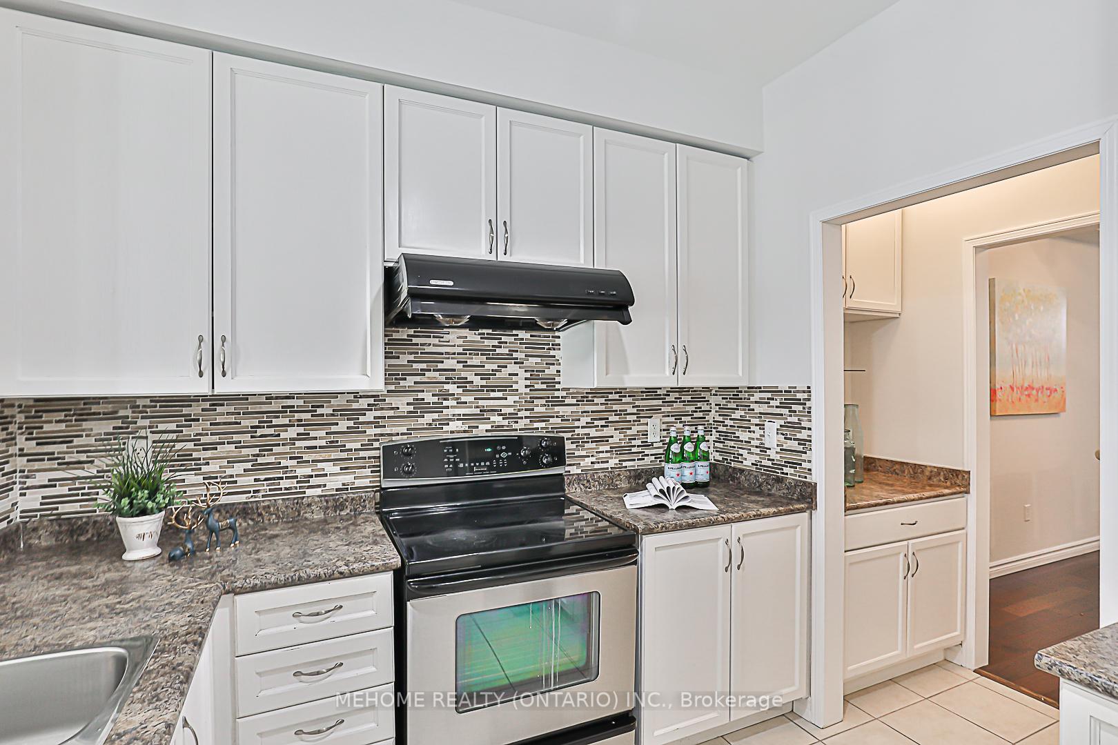 Photo 17 of 48 Pike Lane, Markham, Cornell — HOMEH